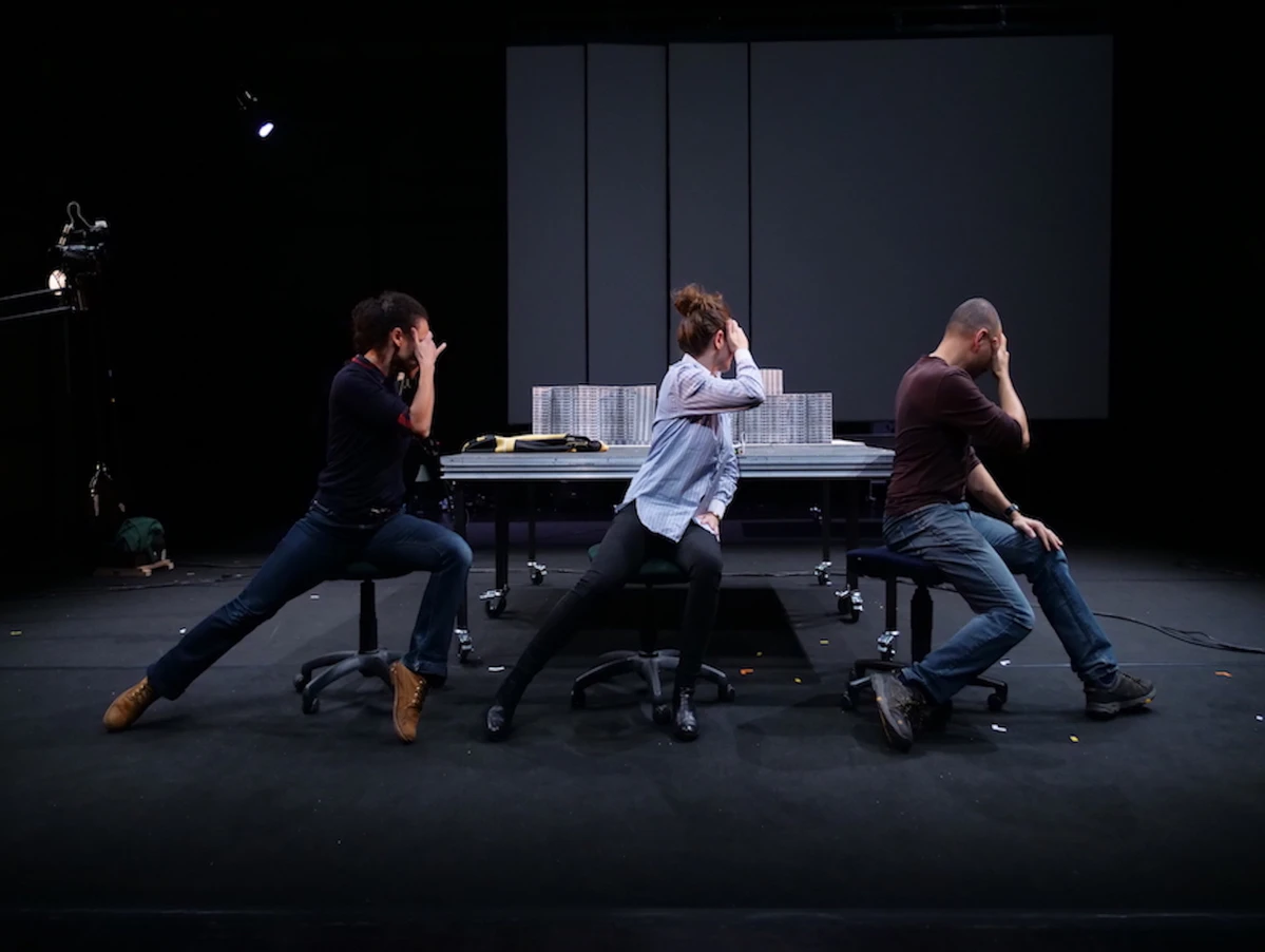 Joué takes the stage